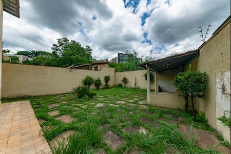 Casa para alugar com 309m², 4 quartos e 3 vagas Casa para alugar com 309m², 4 quartos e 3 vagasQuintal