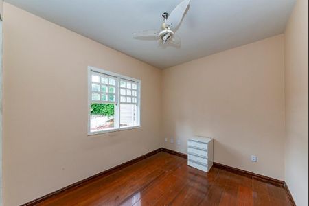 Casa para alugar com 309m², 4 quartos e 3 vagas Casa para alugar com 309m², 4 quartos e 3 vagasQuarto 2