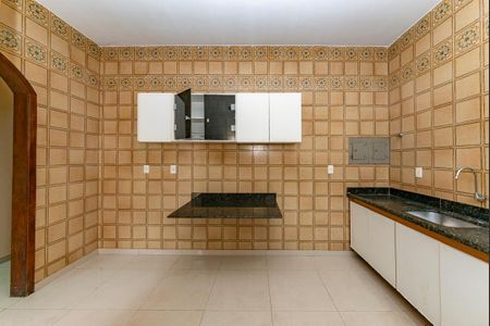 Casa para alugar com 309m², 4 quartos e 3 vagas Casa para alugar com 309m², 4 quartos e 3 vagasCozinha