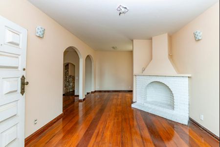 Casa para alugar com 309m², 4 quartos e 3 vagas Casa para alugar com 309m², 4 quartos e 3 vagasSala 1