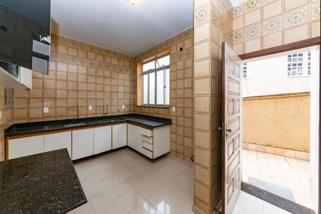 Casa para alugar com 309m², 4 quartos e 3 vagas Casa para alugar com 309m², 4 quartos e 3 vagasCozinha