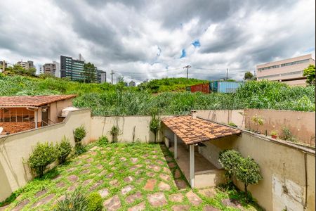 Casa para alugar com 309m², 4 quartos e 3 vagas Casa para alugar com 309m², 4 quartos e 3 vagasSuíte