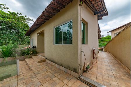 Casa para alugar com 309m², 4 quartos e 3 vagas Casa para alugar com 309m², 4 quartos e 3 vagasEntrada