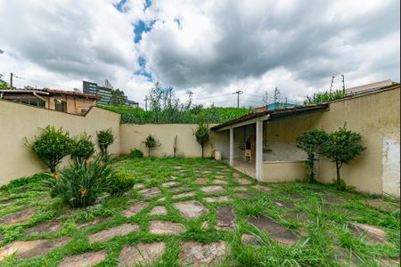 Casa para alugar com 309m², 4 quartos e 3 vagas Casa para alugar com 309m², 4 quartos e 3 vagasQuintal