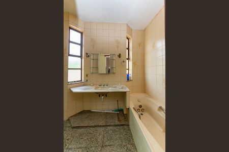 Casa para alugar com 309m², 4 quartos e 3 vagas Casa para alugar com 309m², 4 quartos e 3 vagasBanheiro da Suíte