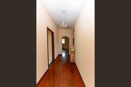 Casa para alugar com 309m², 4 quartos e 3 vagas Casa para alugar com 309m², 4 quartos e 3 vagasCorredor