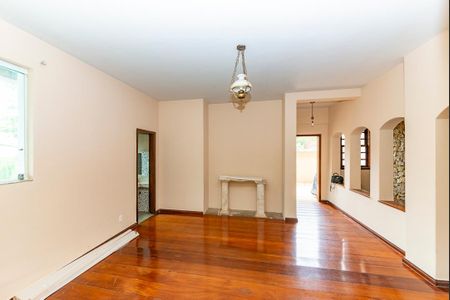 Casa para alugar com 309m², 4 quartos e 3 vagas Casa para alugar com 309m², 4 quartos e 3 vagasSala 2