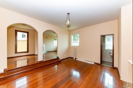 Casa para alugar com 309m², 4 quartos e 3 vagas Casa para alugar com 309m², 4 quartos e 3 vagasSala 2