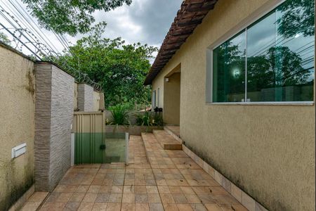 Casa para alugar com 309m², 4 quartos e 3 vagas Casa para alugar com 309m², 4 quartos e 3 vagasEntrada