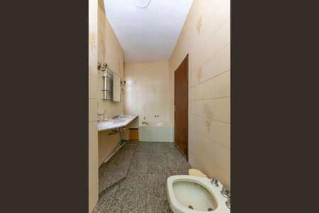 Casa para alugar com 309m², 4 quartos e 3 vagas Casa para alugar com 309m², 4 quartos e 3 vagasBanheiro da Suíte