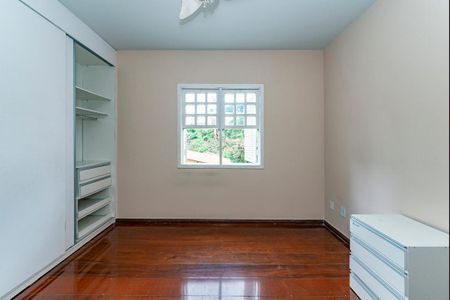 Casa para alugar com 309m², 4 quartos e 3 vagas Casa para alugar com 309m², 4 quartos e 3 vagasQuarto 2