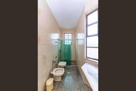 Casa para alugar com 309m², 4 quartos e 3 vagas Casa para alugar com 309m², 4 quartos e 3 vagasBanheiro da Suíte