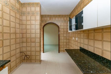 Casa para alugar com 309m², 4 quartos e 3 vagas Casa para alugar com 309m², 4 quartos e 3 vagasCozinha