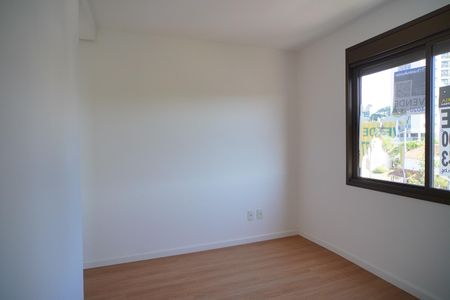 Quarto suíte  de apartamento à venda com 2 quartos, 63m² em Jardim do Salso, Porto Alegre