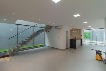 Sala de casa à venda com 4 quartos, 266m² em Trevo, Belo Horizonte