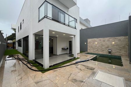 Casa à venda com 266m², 4 quartos e 2 vagas Casa à venda com 266m², 4 quartos e 2 vagasArea Gourmet