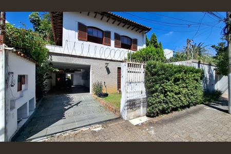 Casa à venda com 217m², 3 quartos e 3 vagasFachada da Casa