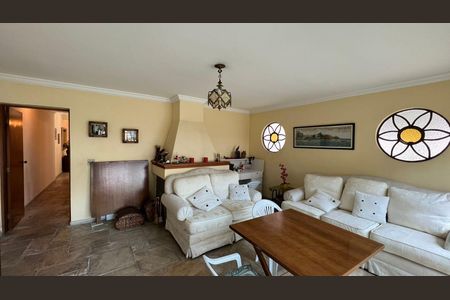 Casa à venda com 3 quartos, 217m² em Jardim Paulista, São Paulo