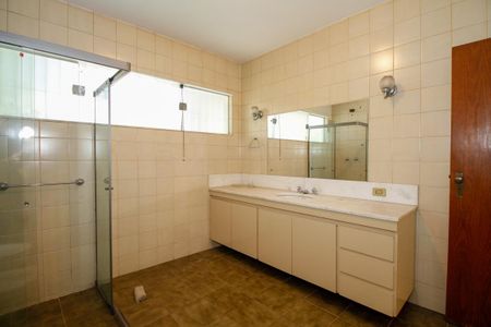 Casa à venda com 217m², 3 quartos e 3 vagasBanheiro Social