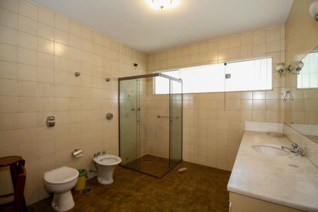 Casa à venda com 217m², 3 quartos e 3 vagasBanheiro Social