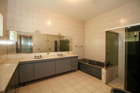 Casa à venda com 217m², 3 quartos e 3 vagasBanheiro da Suíte