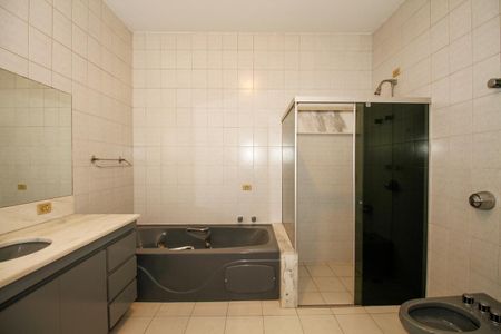 Casa à venda com 217m², 3 quartos e 3 vagasBanheiro da Suíte