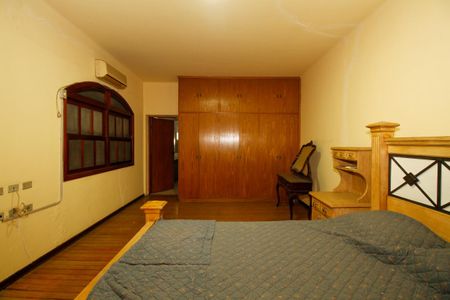 Casa à venda com 217m², 3 quartos e 3 vagasSuíte