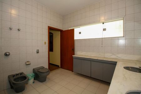 Casa à venda com 217m², 3 quartos e 3 vagasBanheiro da Suíte