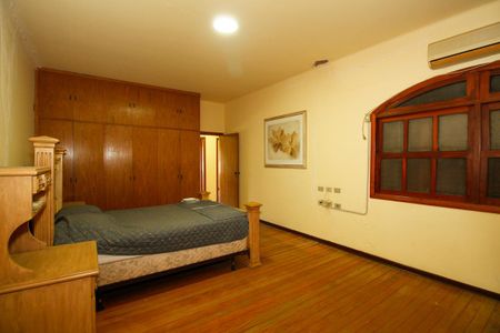 Casa à venda com 217m², 3 quartos e 3 vagasSuíte