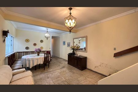 Casa à venda com 3 quartos, 217m² em Jardim Paulista, São Paulo