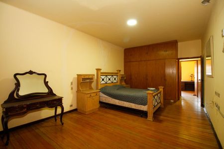 Casa à venda com 217m², 3 quartos e 3 vagasSuíte