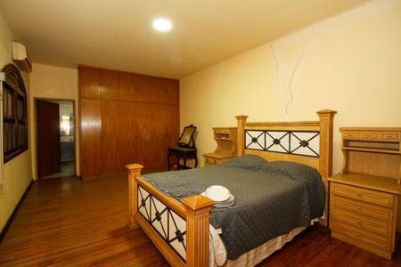 Casa à venda com 217m², 3 quartos e 3 vagasSuíte