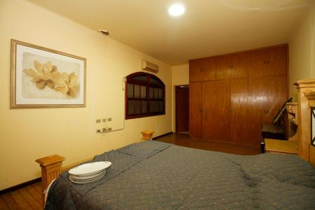 Casa à venda com 217m², 3 quartos e 3 vagasSuíte