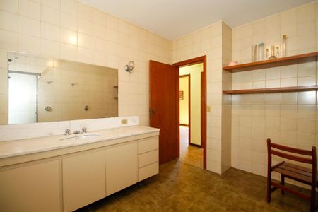 Casa à venda com 217m², 3 quartos e 3 vagasBanheiro Social