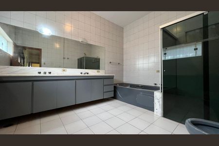 Casa à venda com 3 quartos, 217m² em Jardim Paulista, São Paulo