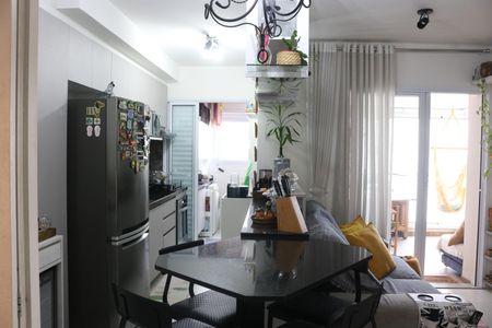 Sala de apartamento à venda com 2 quartos, 70m² em Parque Industrial Tomas Edson, São Paulo