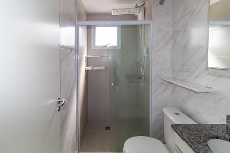 Banheiro de kitnet/studio para alugar com 1 quarto, 27m² em Quinta da Paineira, São Paulo