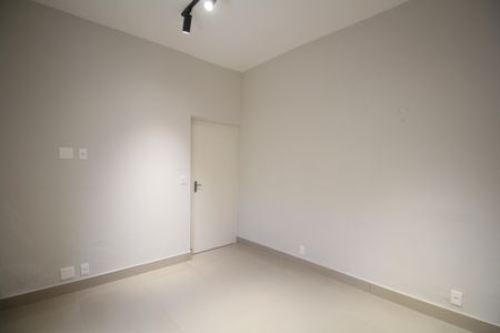 Casa para alugar com 1 quarto, 42m² em Parque Albina, Taboão da Serra