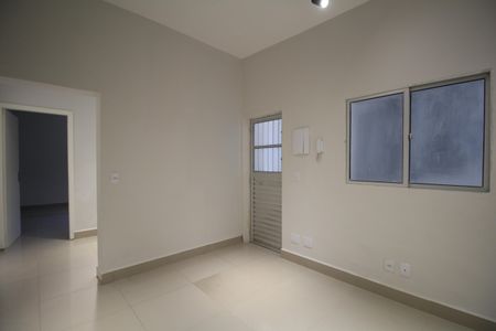 Casa para alugar com 1 quarto, 42m² em Parque Albina, Taboão da Serra