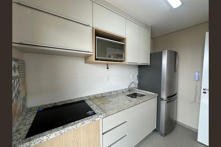 Cozinha de apartamento para alugar com 1 quarto, 46m² em Empresarial 18 do Forte, Barueri