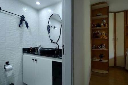 Apartamento à venda com 75m², 3 quartos e 1 vaga Apartamento à venda com 75m², 3 quartos e 1 vagaBanheiro da Suíte