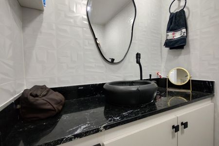 Apartamento à venda com 75m², 3 quartos e 1 vaga Apartamento à venda com 75m², 3 quartos e 1 vagaBanheiro Social