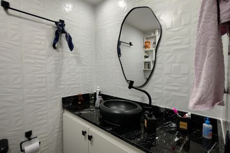 Apartamento à venda com 75m², 3 quartos e 1 vaga Apartamento à venda com 75m², 3 quartos e 1 vagaBanheiro da Suíte