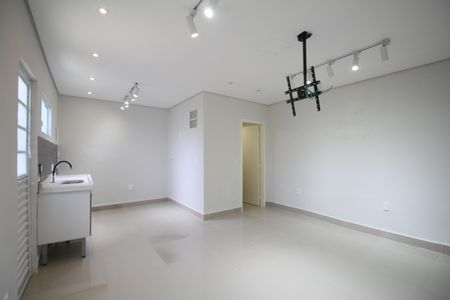 Casa para alugar com 1 quarto, 31m² em Parque Albina, Taboão da Serra