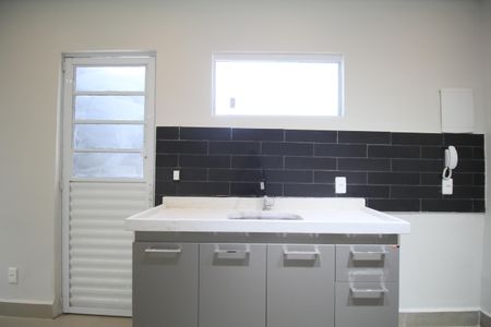 Casa para alugar com 1 quarto, 31m² em Parque Albina, Taboão da Serra