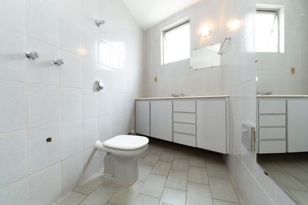 Casa à venda com 431m², 6 quartos e 4 vagasBANHEIRO2