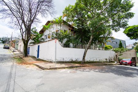 Casa à venda com 431m², 6 quartos e 4 vagasFACHADA