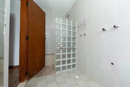 Casa à venda com 431m², 6 quartos e 4 vagasBANHEIRO2