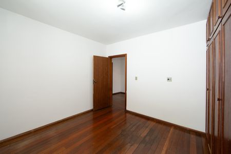 Casa à venda com 431m², 6 quartos e 4 vagasQUARTO5