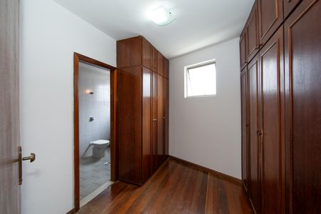 Casa à venda com 431m², 6 quartos e 4 vagasCLOSET QUARTO3